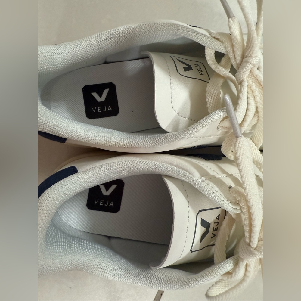 VEJA Campo Leather Sneakers — White/Navy — EU 40 (Fits US Women’s 9) Worn Once - Picture 5 of 11
